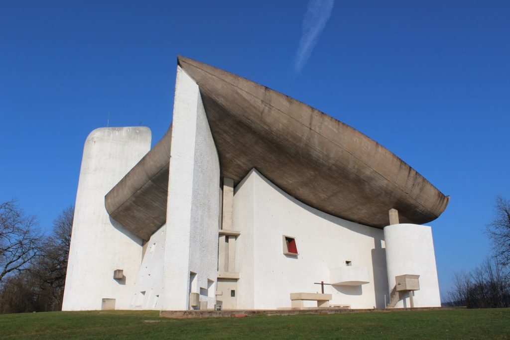 La chapelle Notre-Dame du Haut de Ronchamp - Œuvre de Le Corbusier